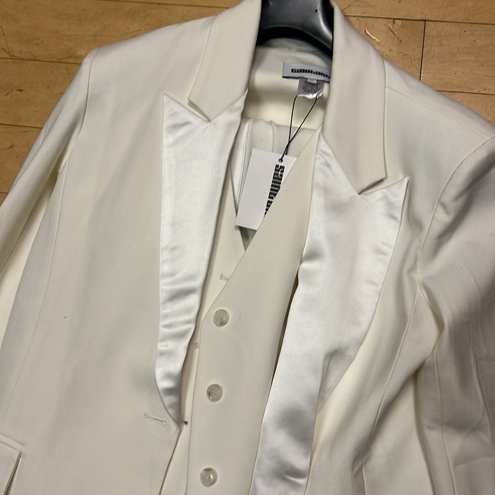 Saint Art NY 3 PIECE WHITE TUXEDO
M - Picture 8 of 14